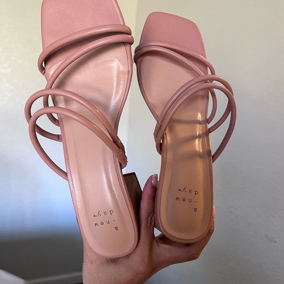 Elegant nude Strappy Heels - Picture 2 of 3